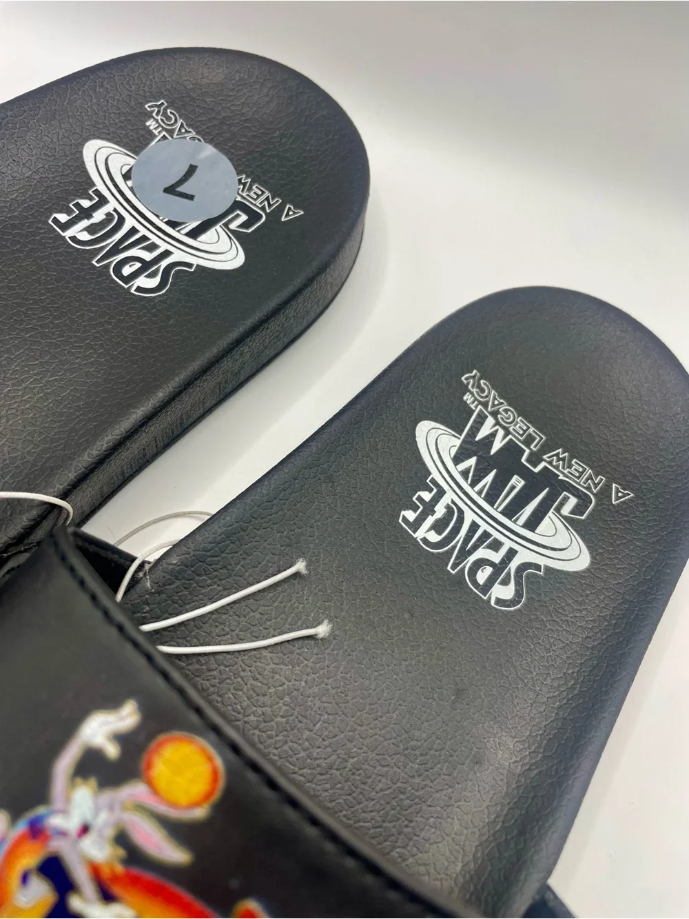 (Size 7/8) New Mens Space Jam Tune Squad Flip Flop Sandals !!